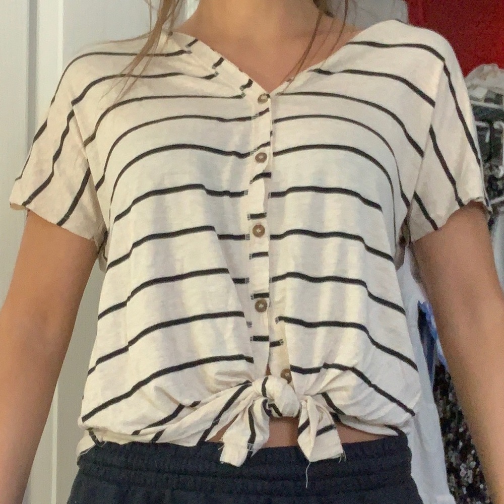 Moa Moa Button T-shirt